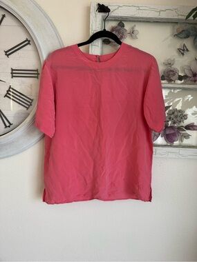 Clio women’s Short-Sleeve Crew Neck Shirt in Coral